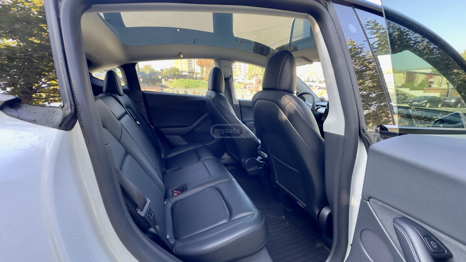 Tesla Model Y - фото 11