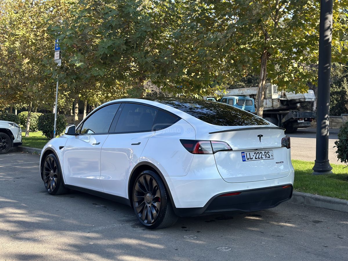 Tesla Model Y - фото 4