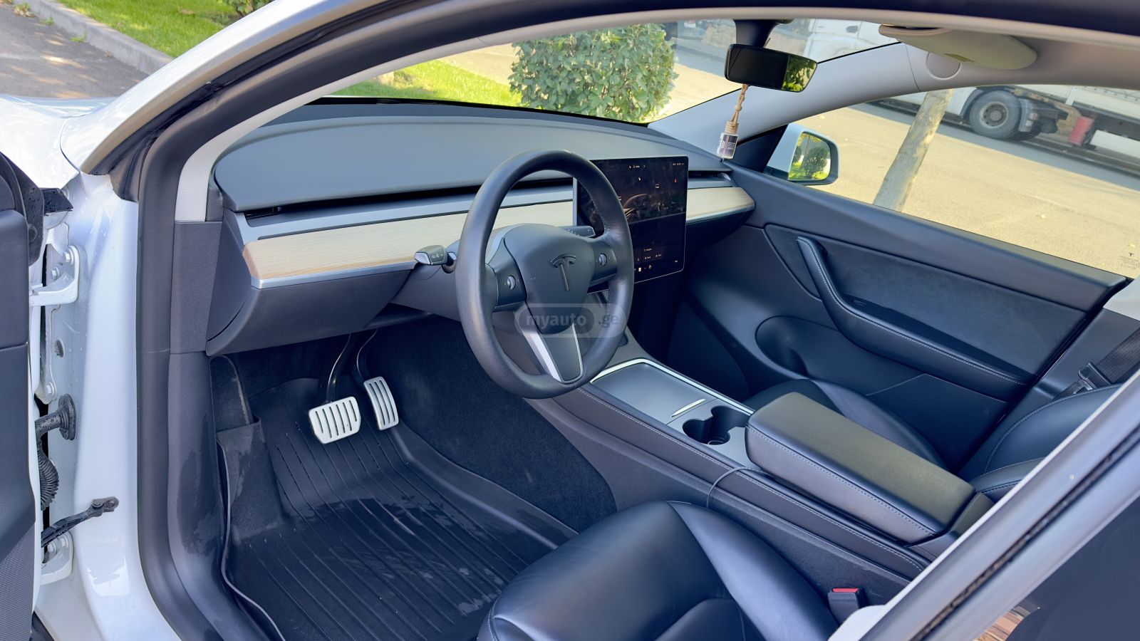 Tesla Model Y - фото 9