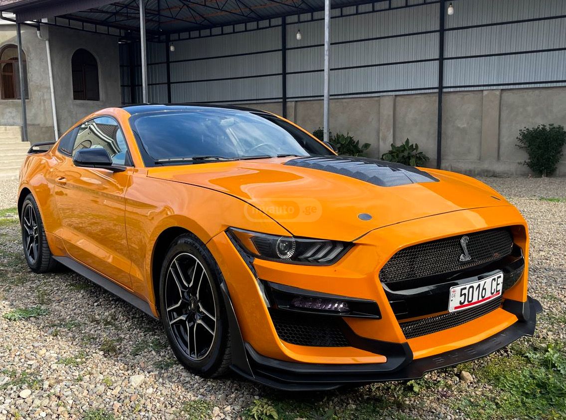 Ford Mustang - фото 1