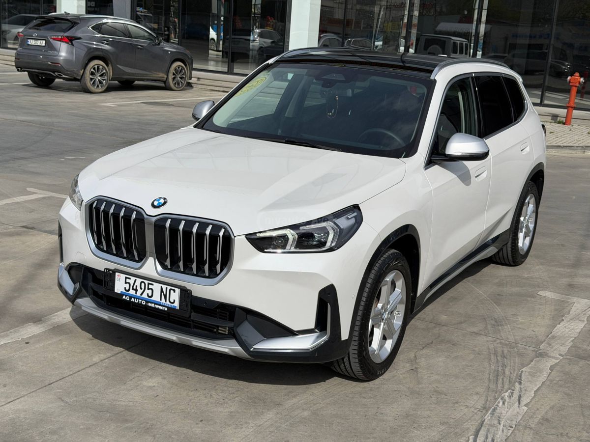 BMW X1 - фото 1