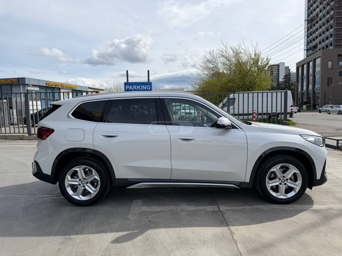 BMW X1 - фото 11