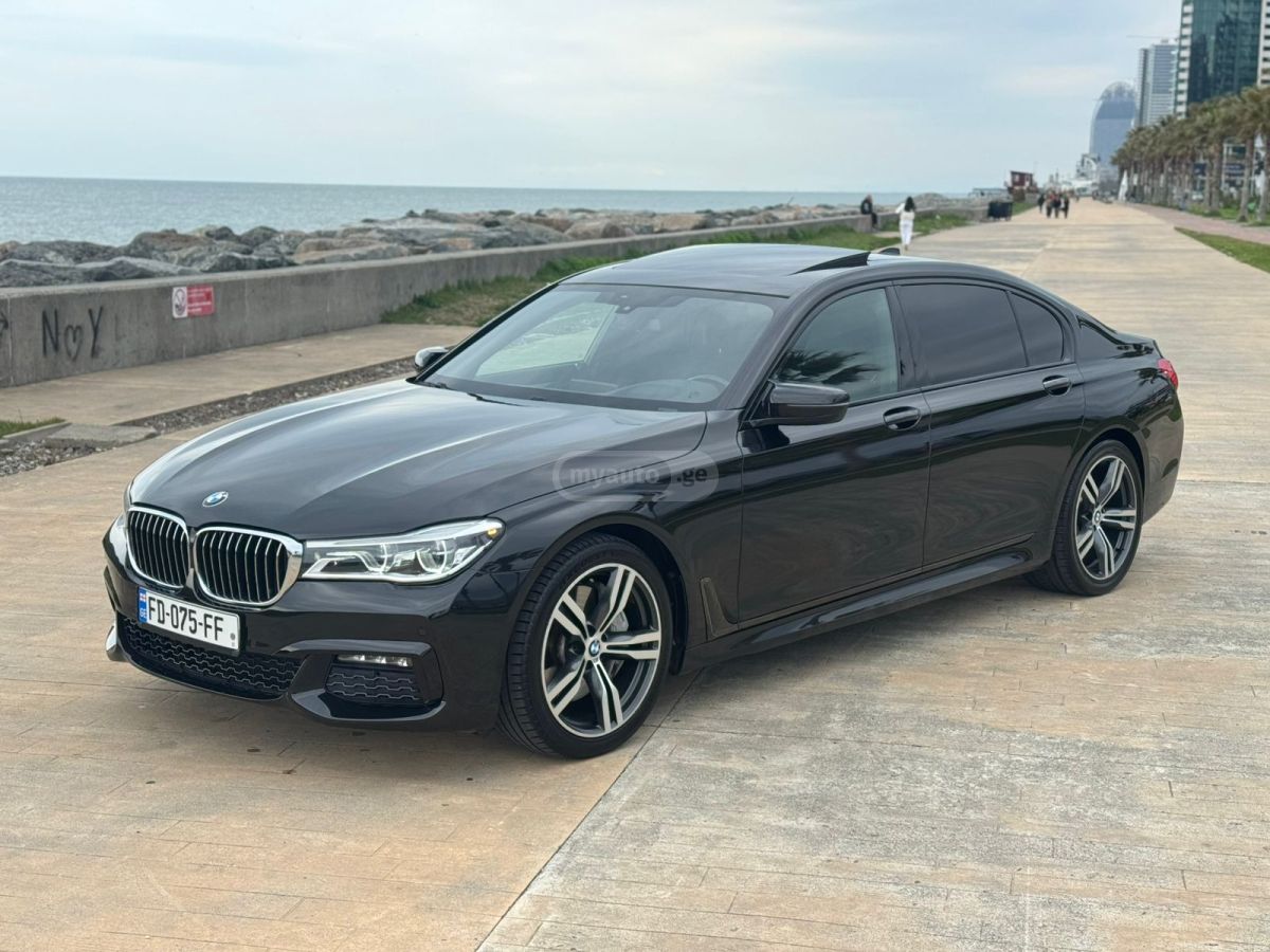 BMW 750 - фото 1