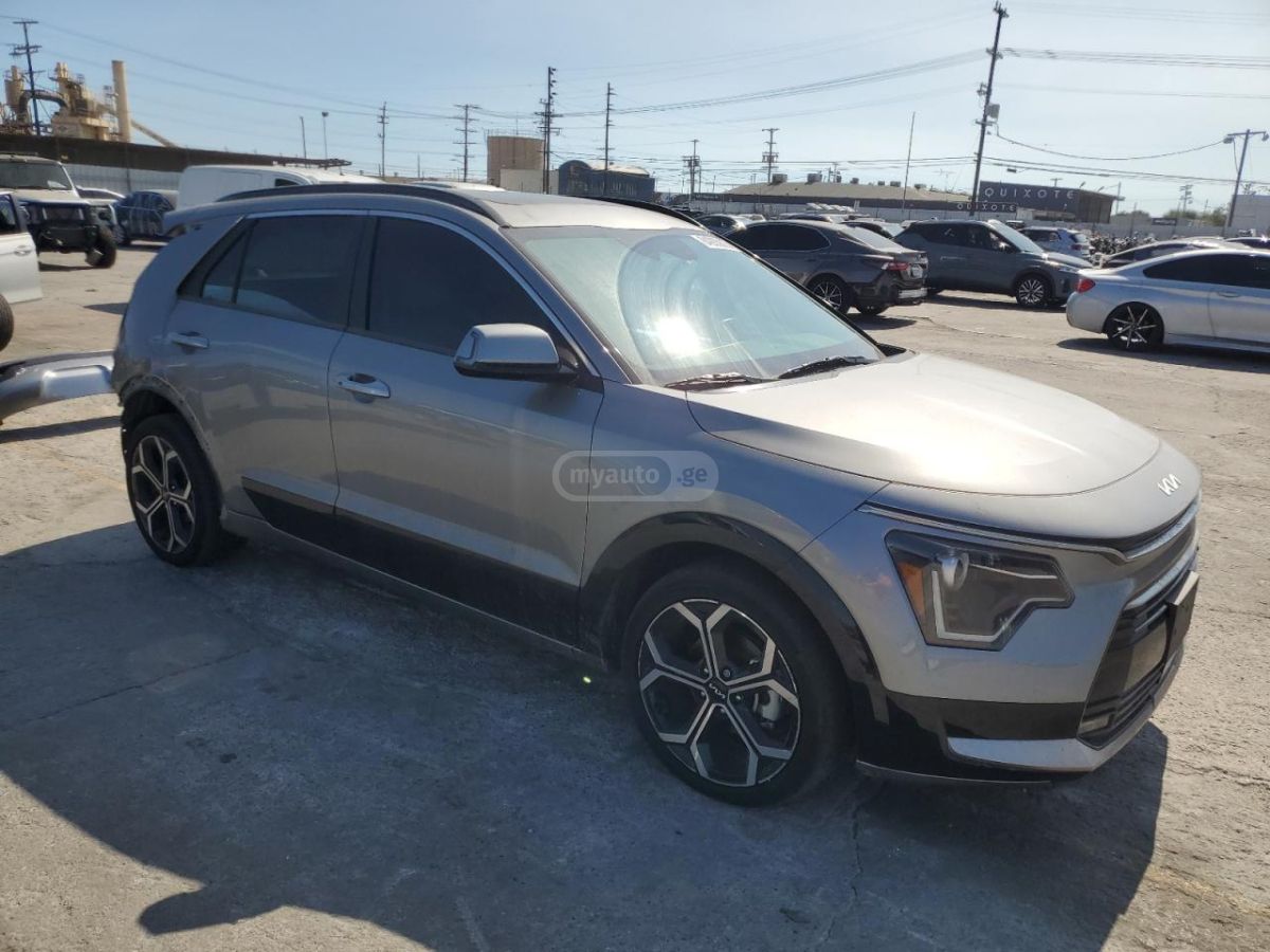 Kia Niro - фото 1