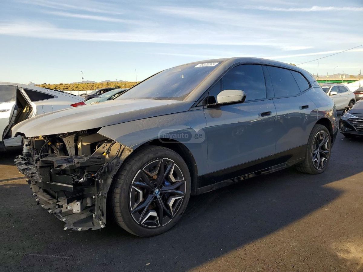 BMW IX - фото 1