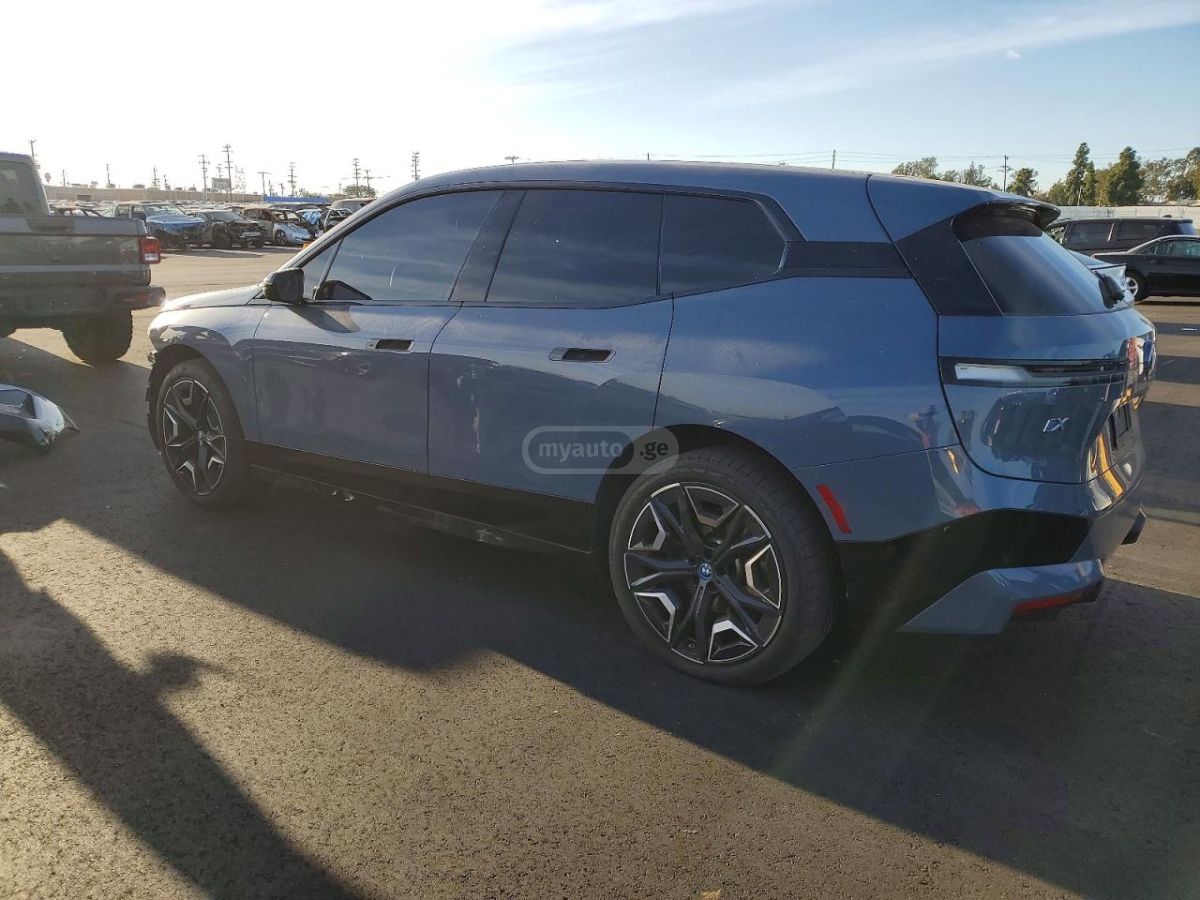 BMW IX - фото 4
