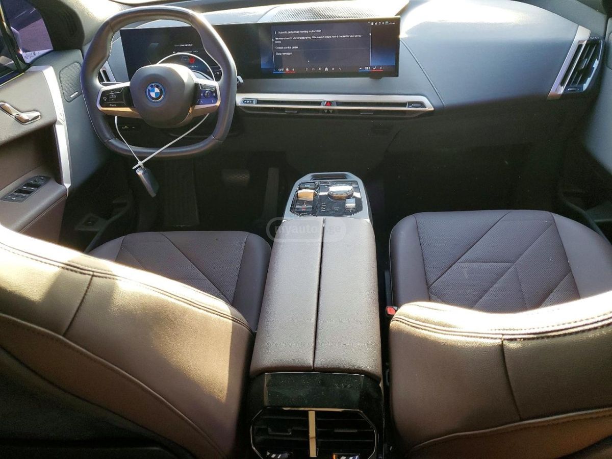 BMW IX - фото 8
