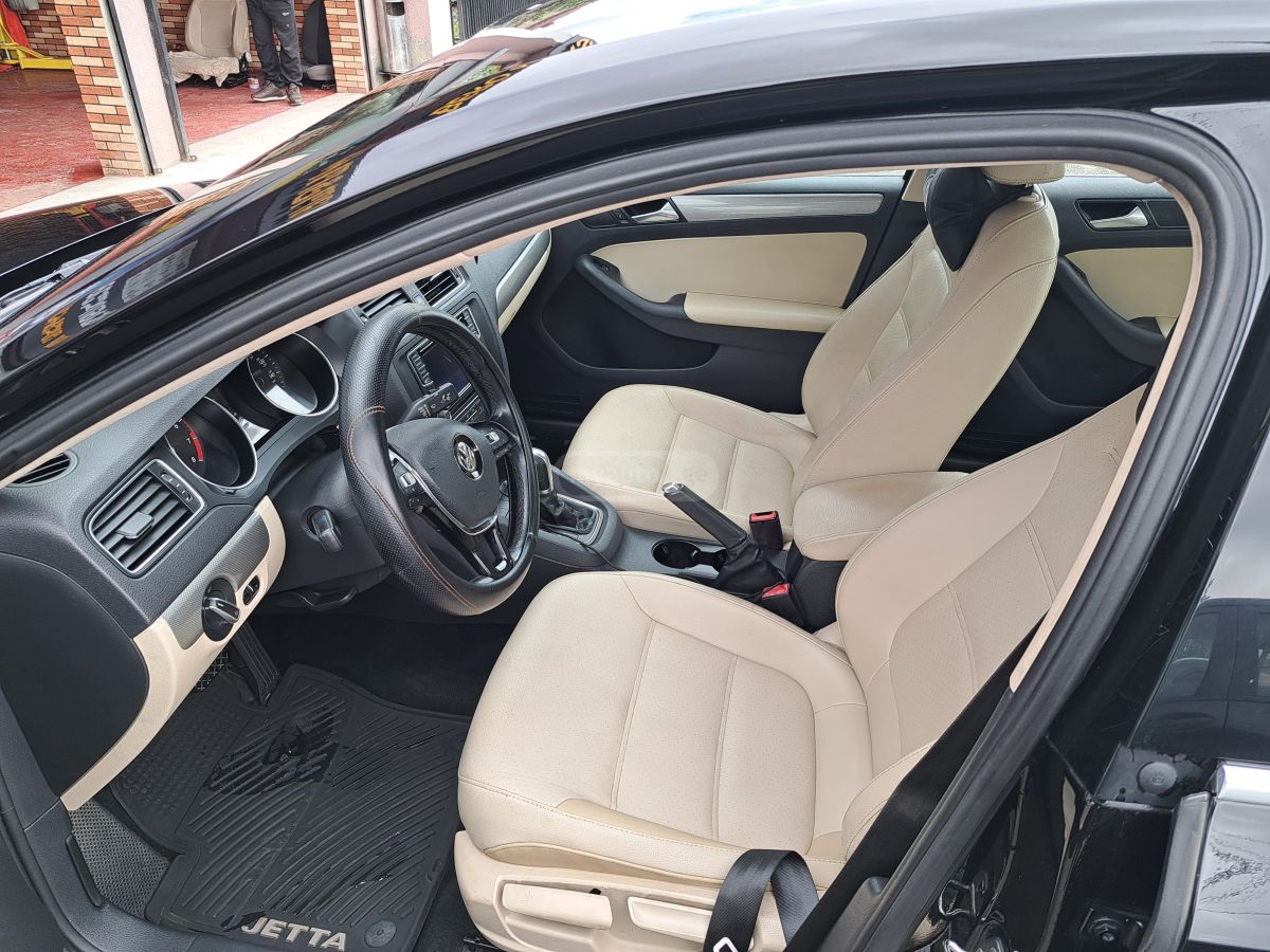 Volkswagen Jetta - фото 3