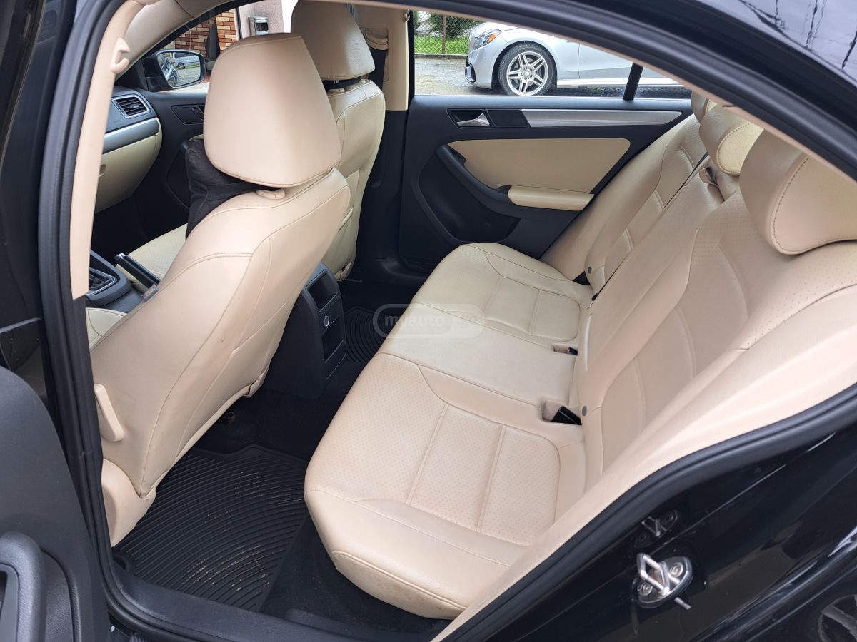 Volkswagen Jetta - фото 4