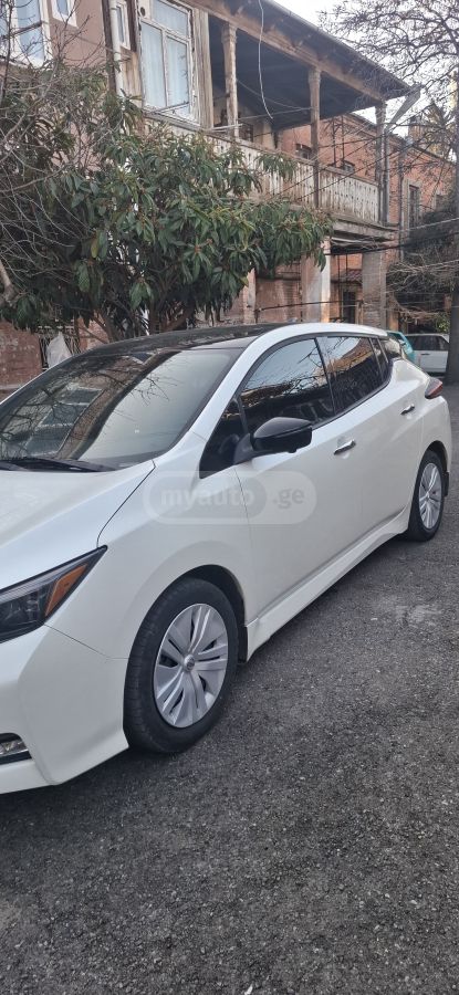 Nissan Leaf - фото 2