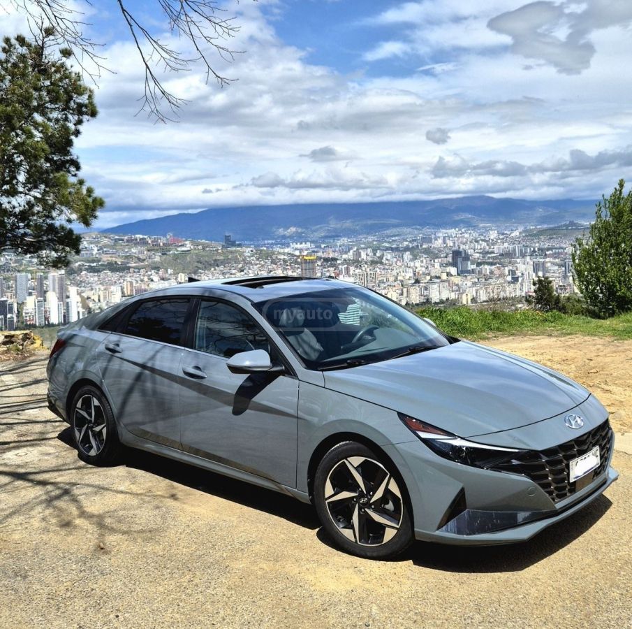 Hyundai Elantra - фото 1