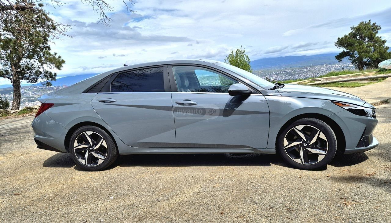 Hyundai Elantra - фото 2