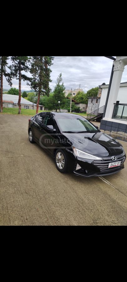Hyundai Elantra - фото 1
