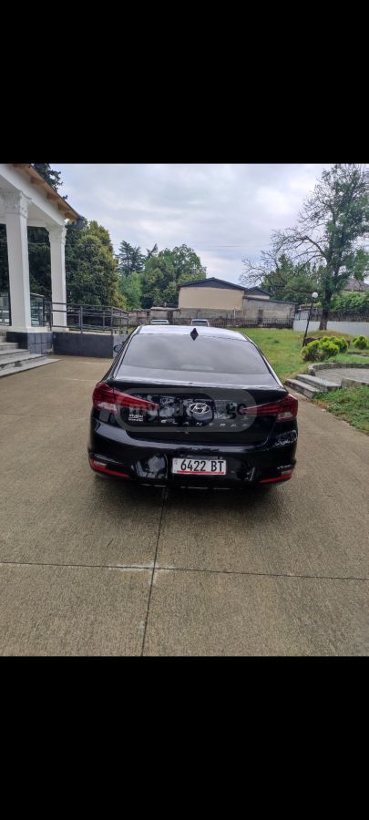 Hyundai Elantra - фото 3