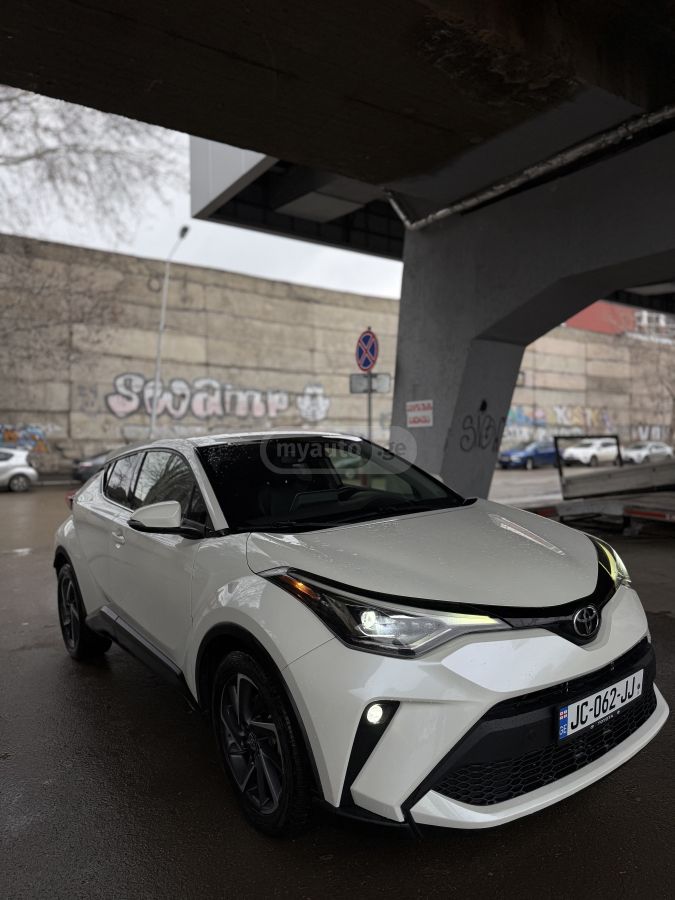 Toyota CHR - фото 1