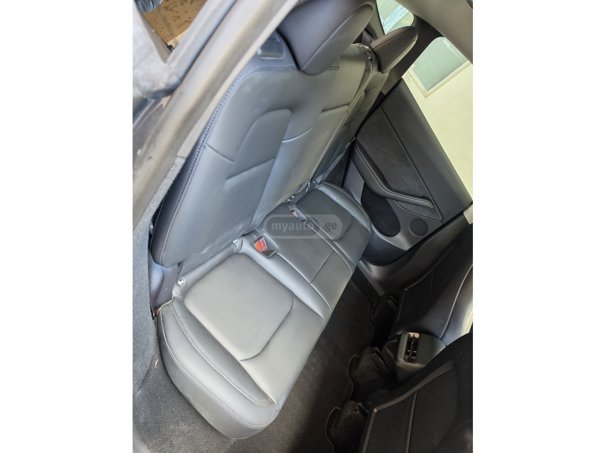 Tesla Model Y - фото 10