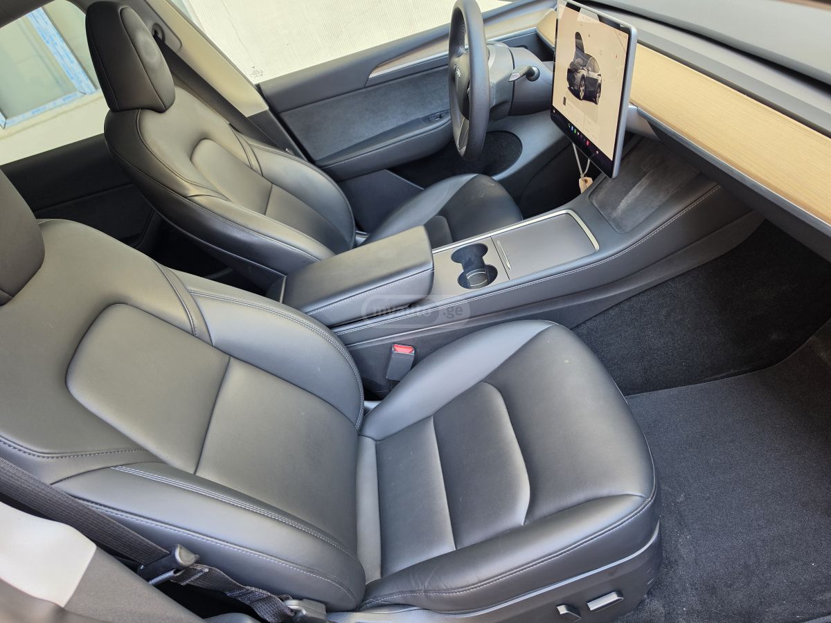 Tesla Model Y - фото 6