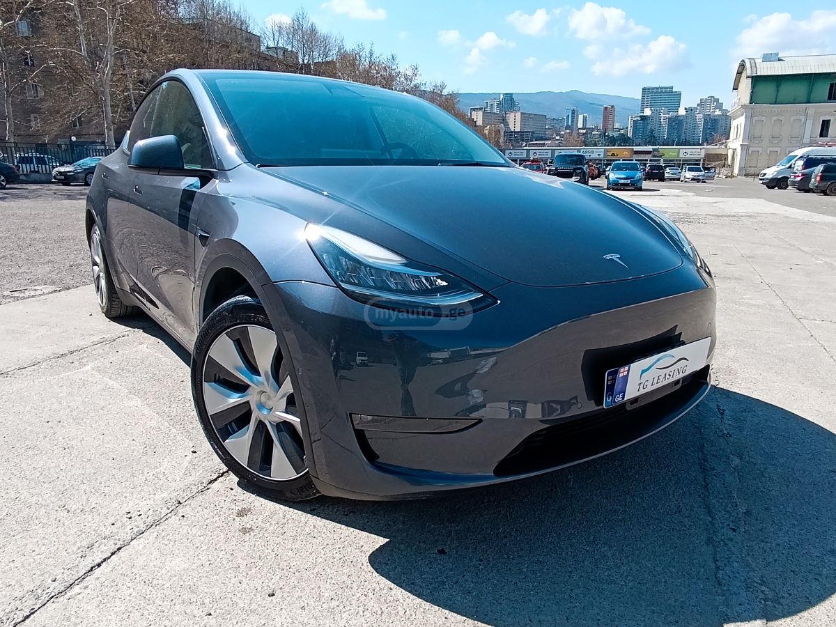 Tesla Model Y - фото 1