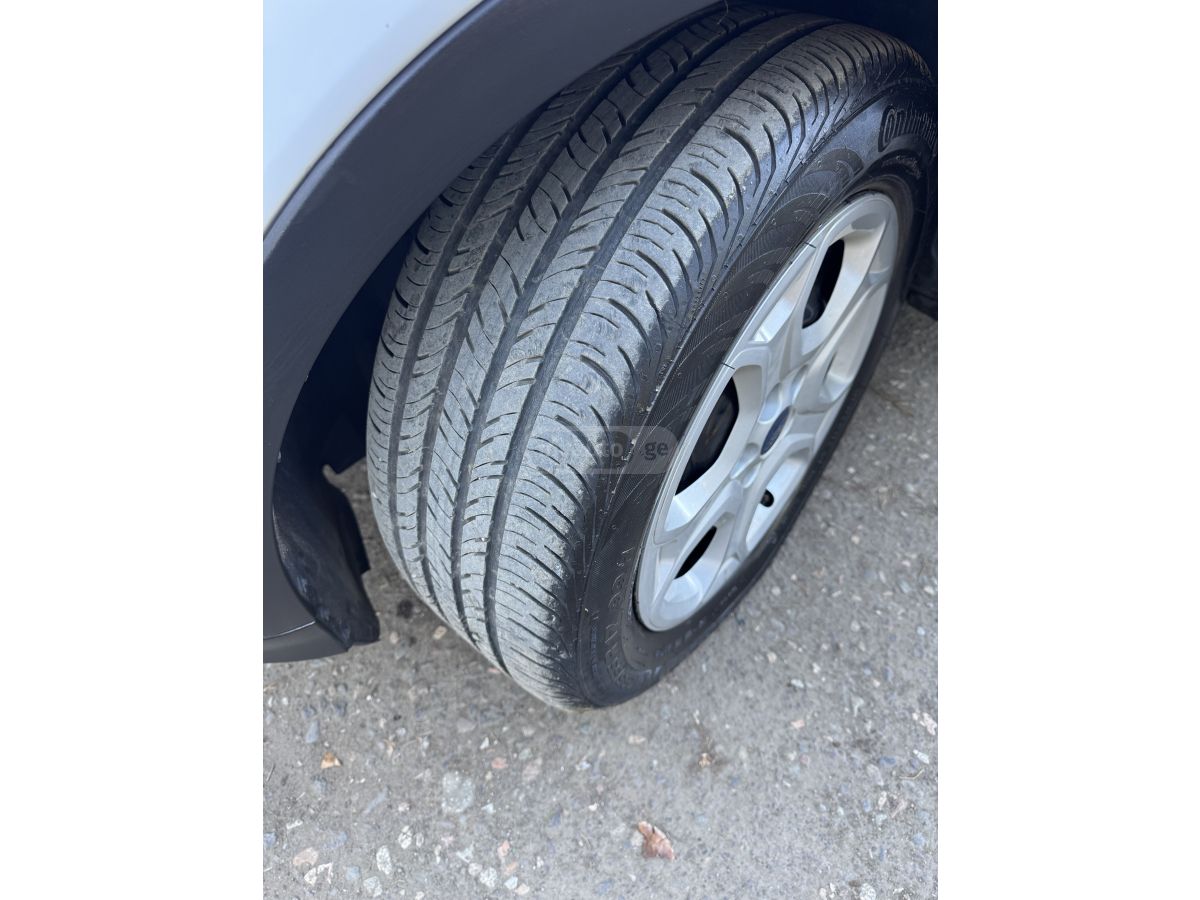 Ford Escape - фото 12