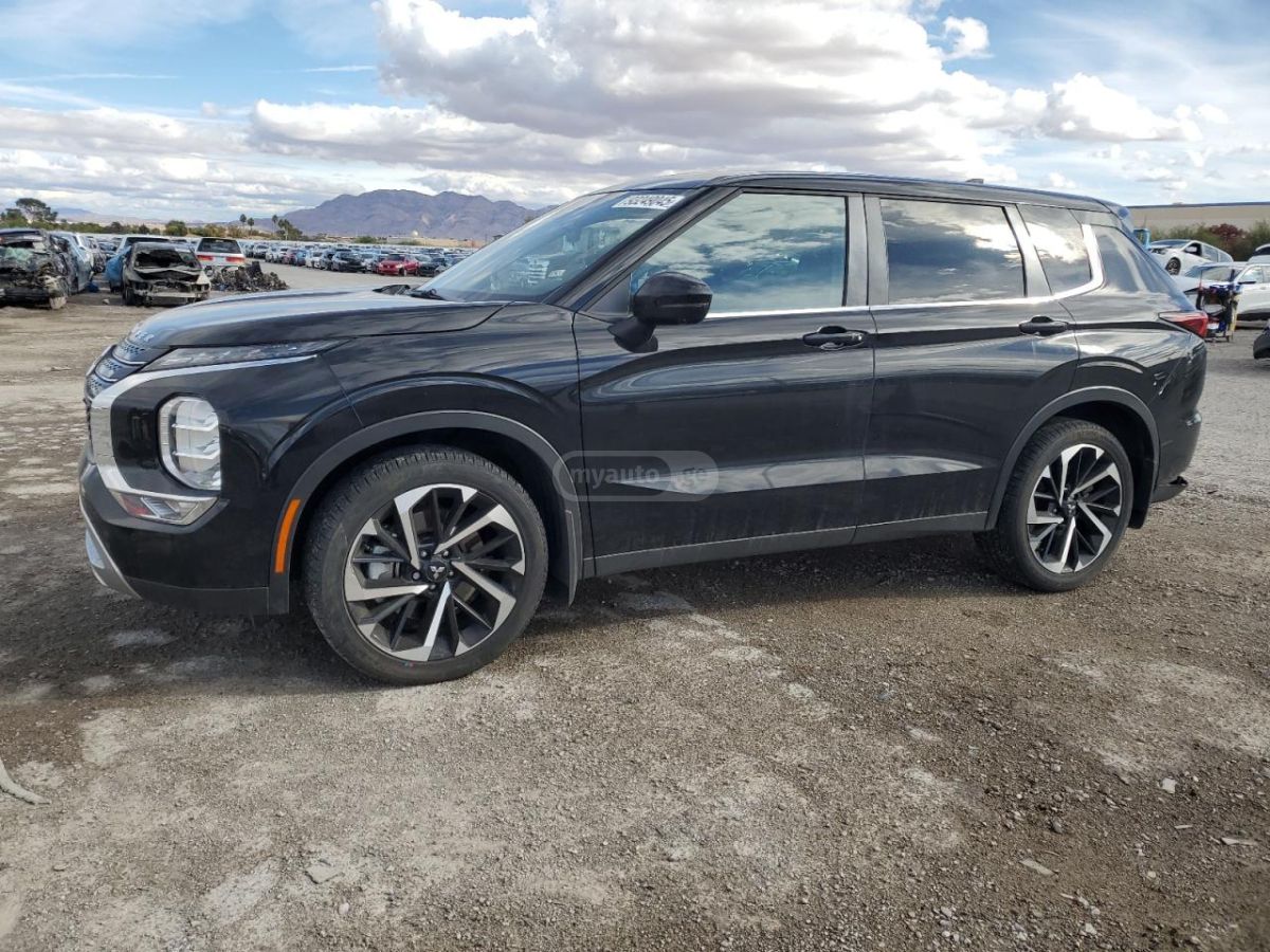 Mitsubishi Outlander - фото 1