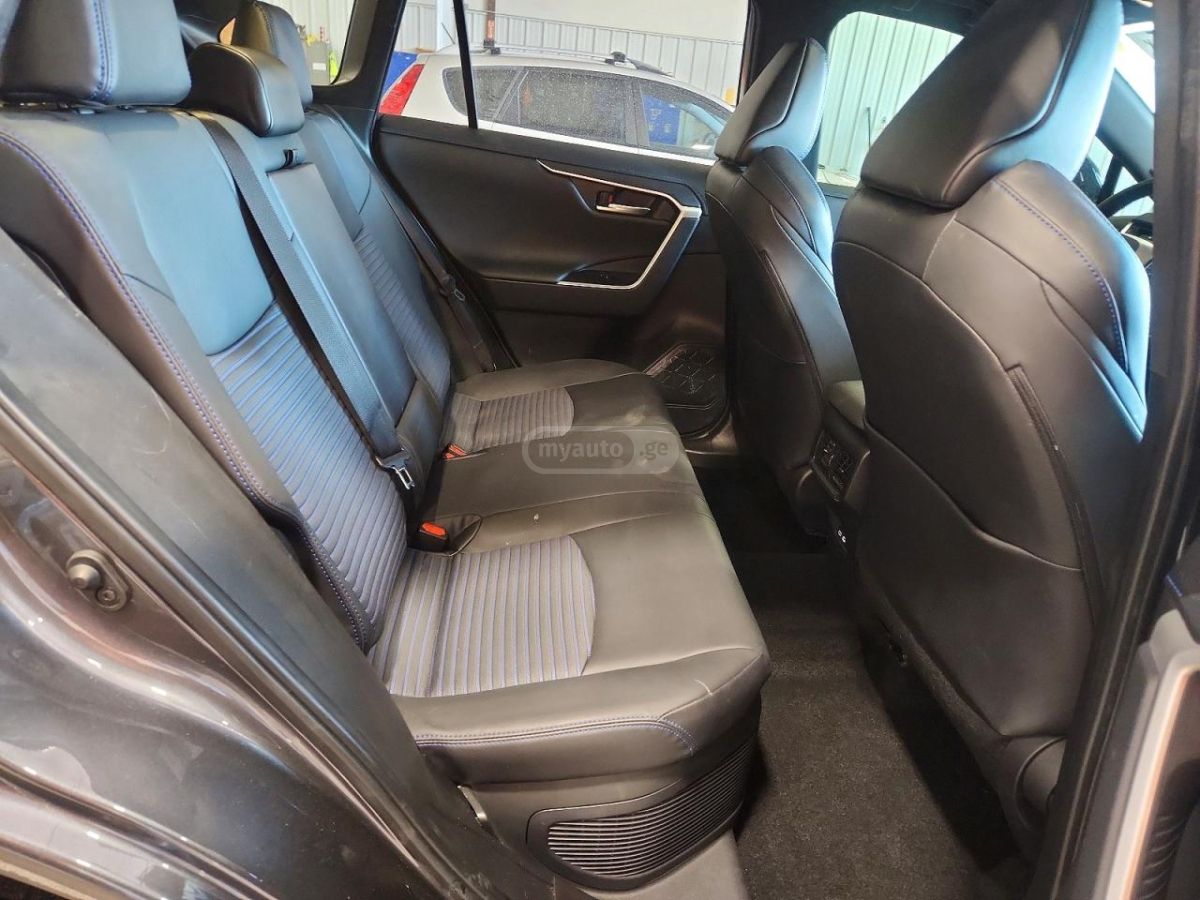 Toyota RAV 4 - фото 10