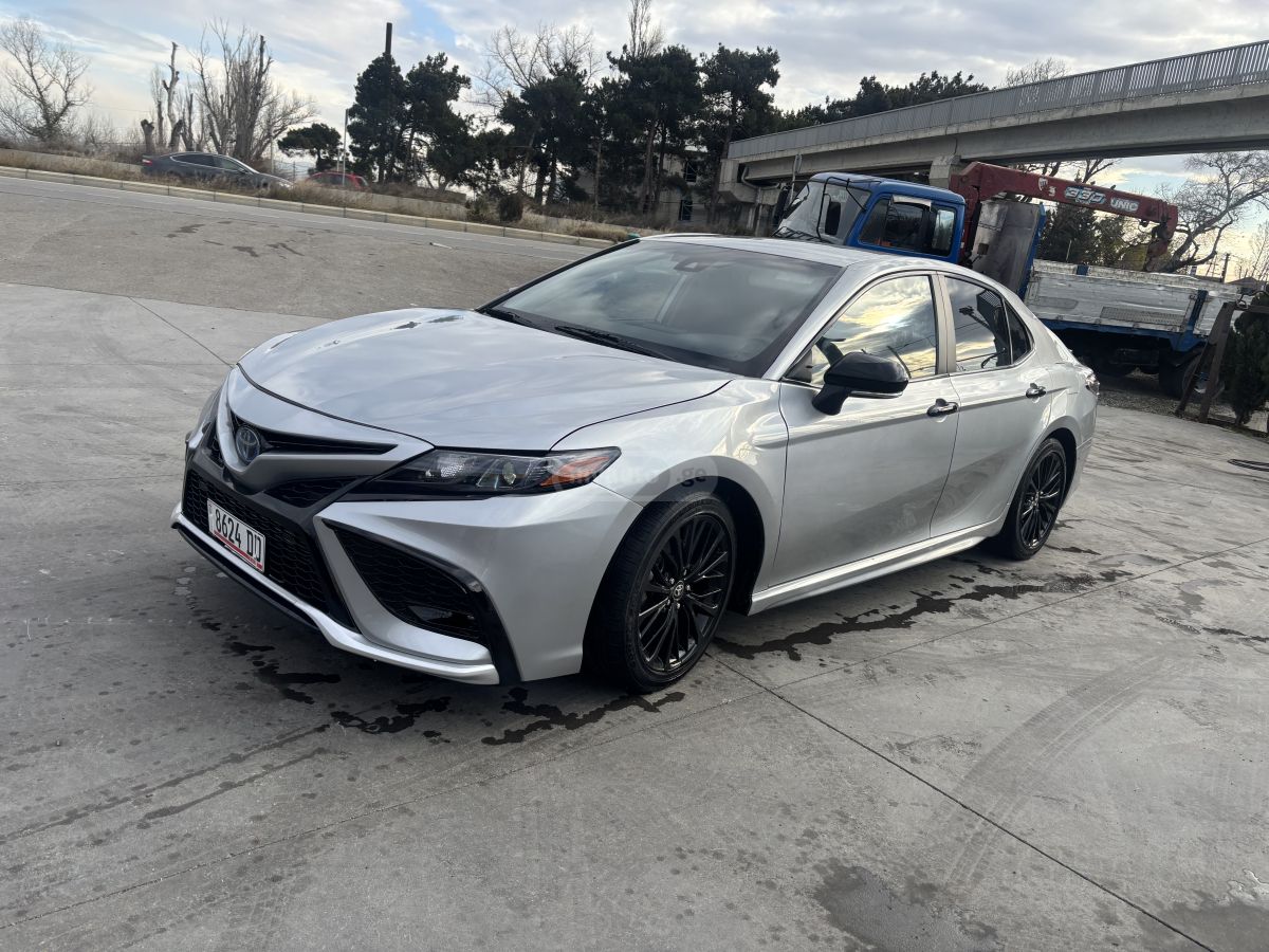 Toyota Camry - фото 1