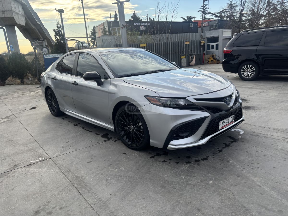 Toyota Camry - фото 2