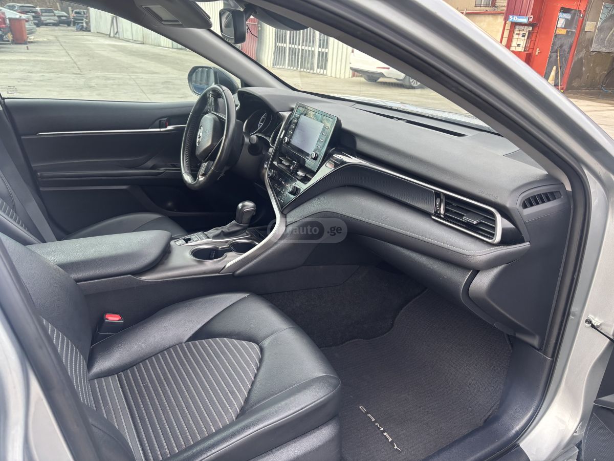 Toyota Camry - фото 5