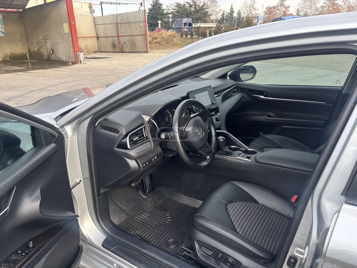 Toyota Camry - фото 6