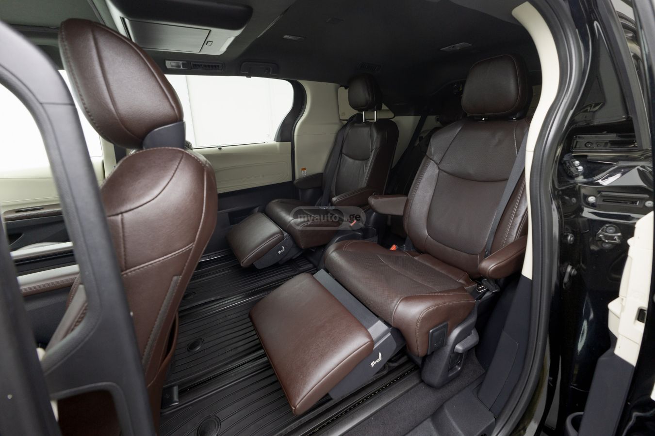 Toyota Toyota Sienna — миниатюра 9