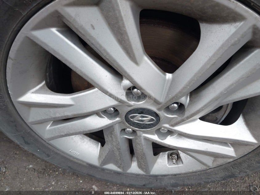 Hyundai Elantra - фото 11