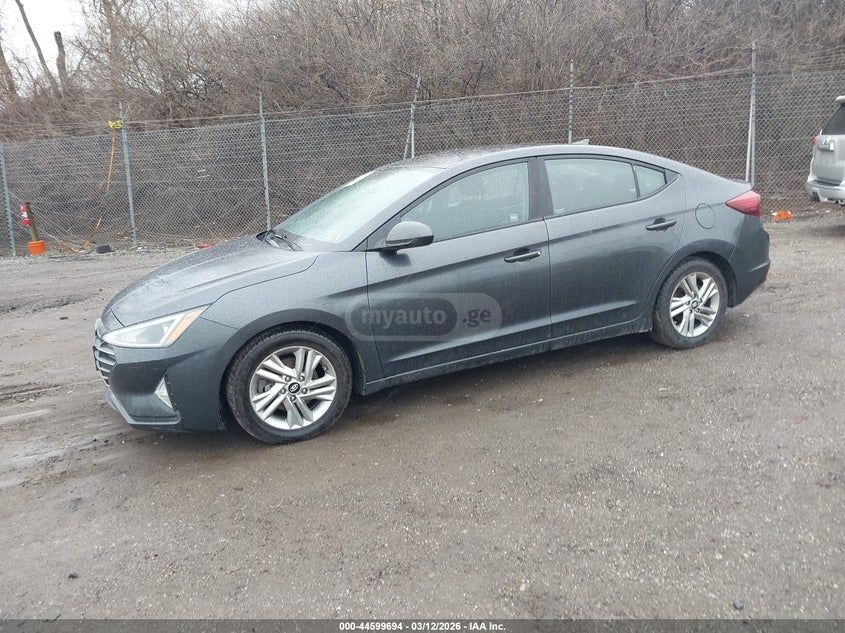 Hyundai Elantra - фото 2