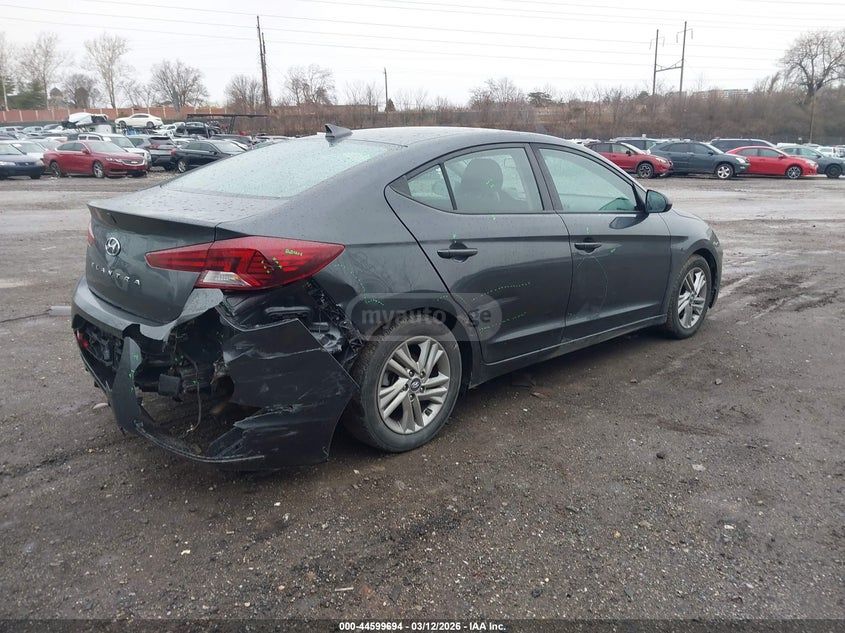 Hyundai Elantra - фото 4