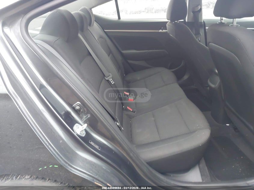 Hyundai Elantra - фото 8