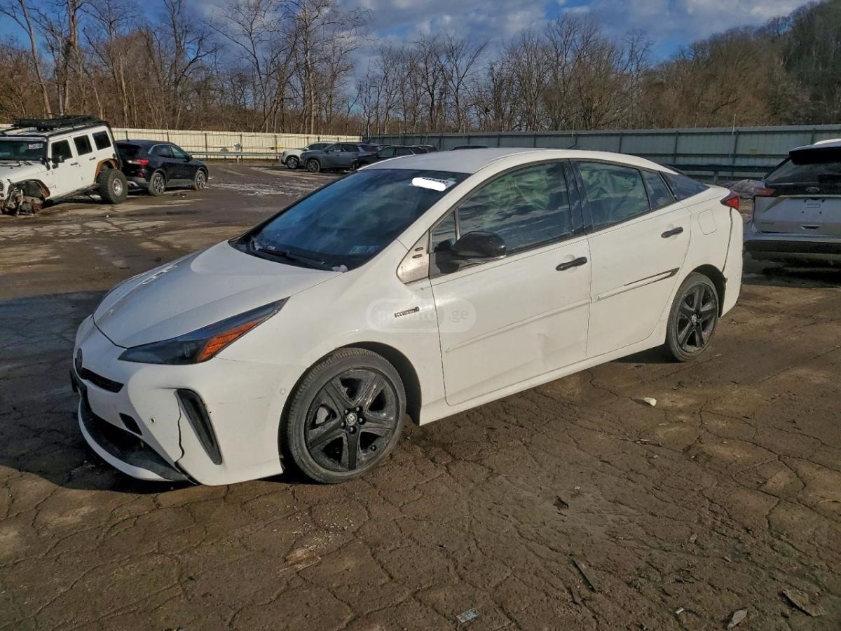 Toyota Prius - фото 1