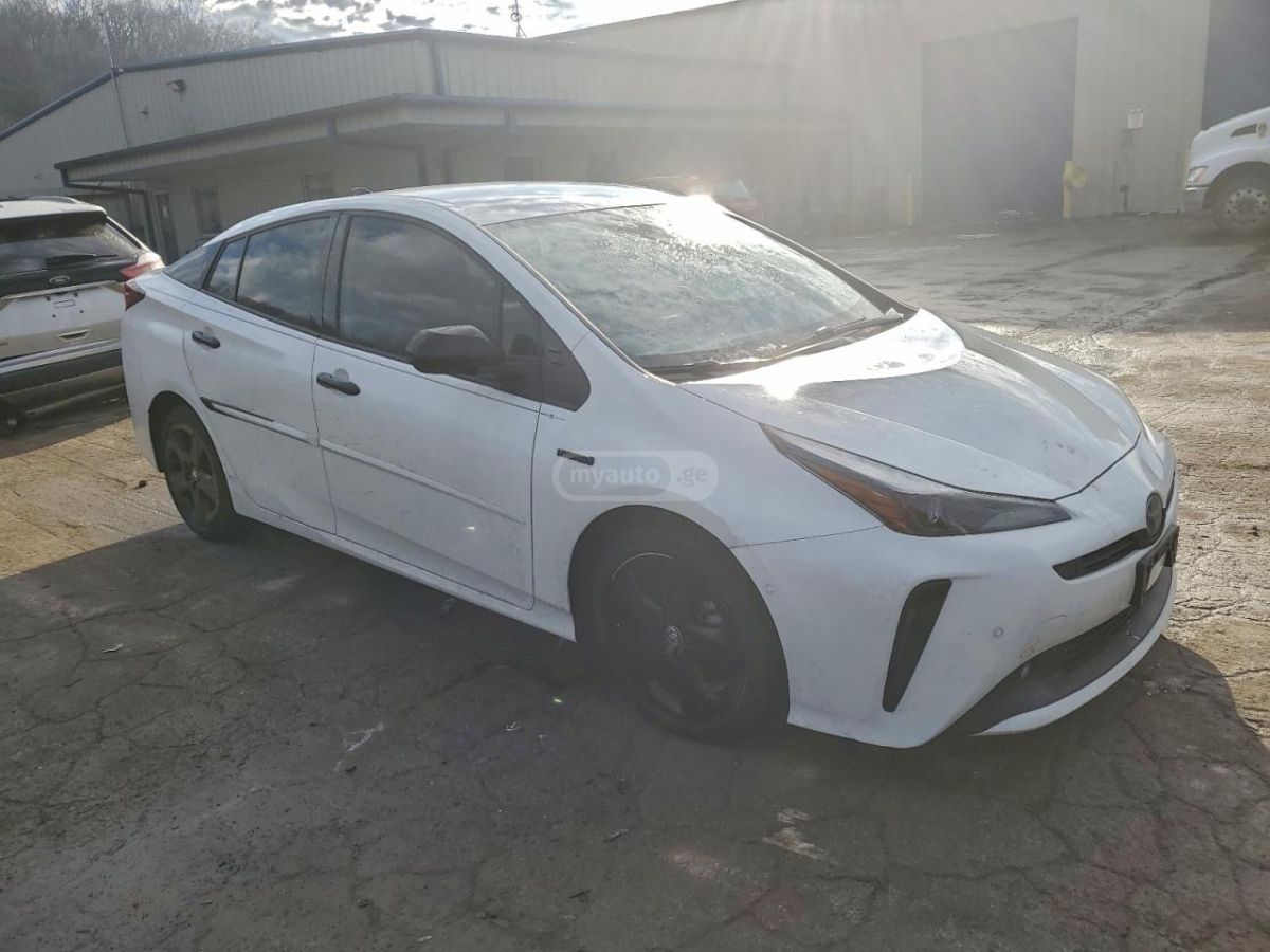 Toyota Prius - фото 2