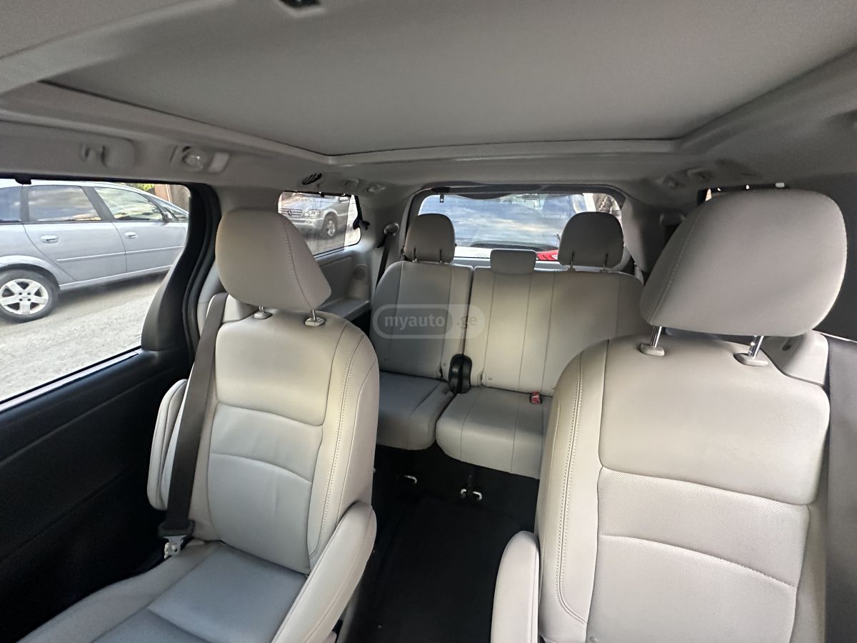 Toyota Sienna - фото 10