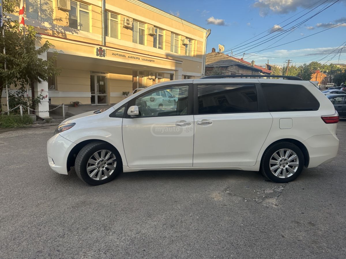 Toyota Sienna - фото 5