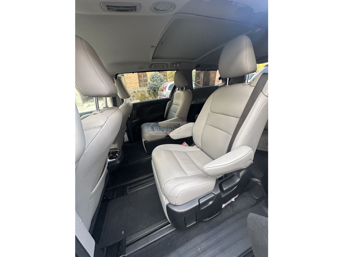 Toyota Sienna - фото 9