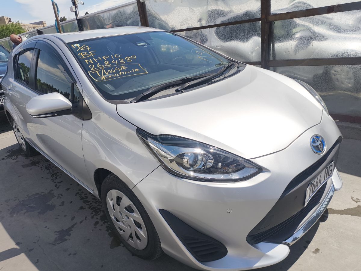 Toyota Aqua - фото 1