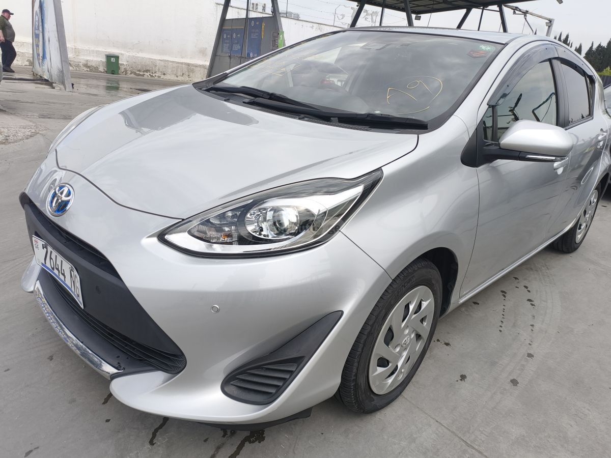 Toyota Aqua - фото 3