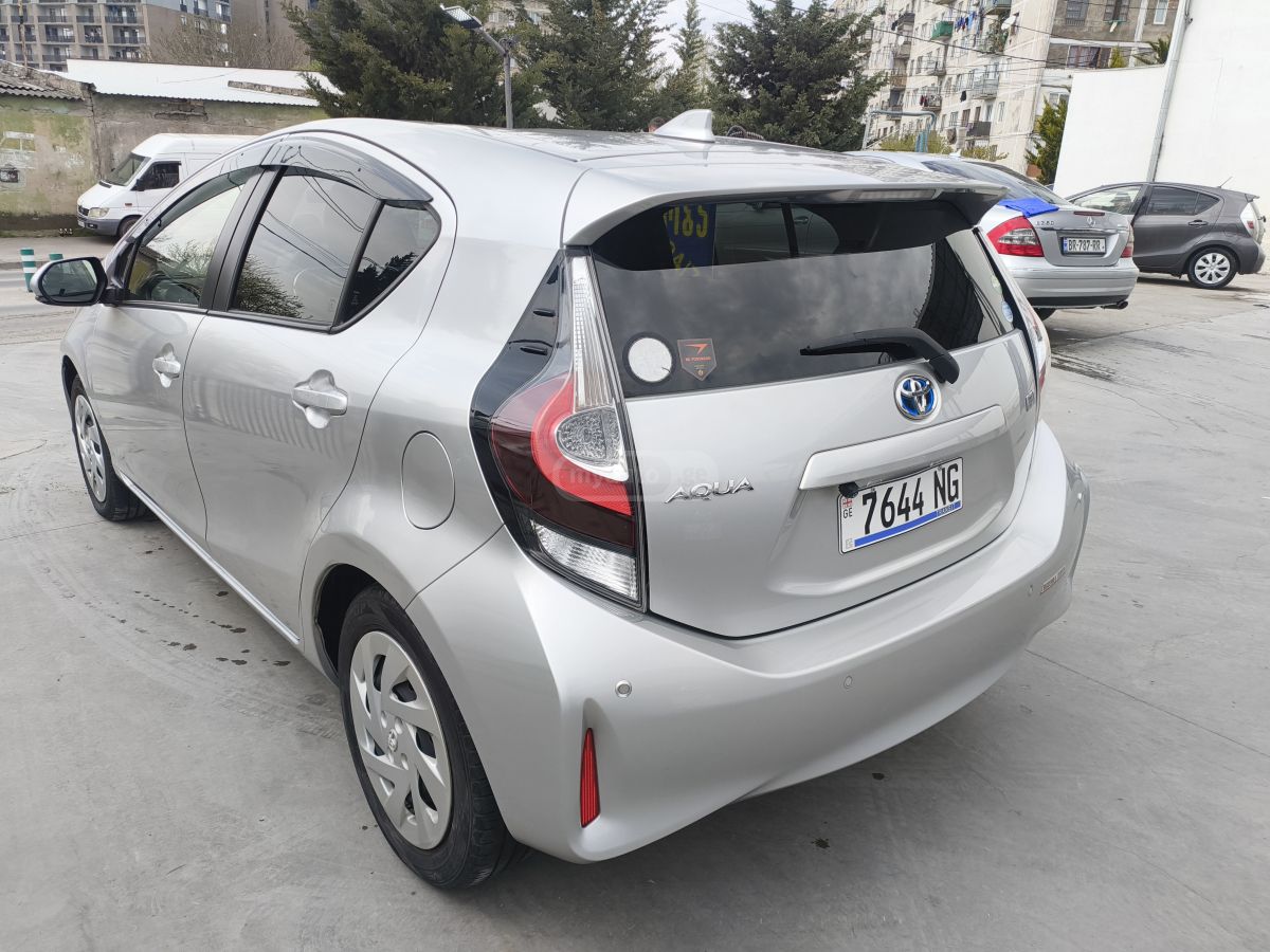 Toyota Aqua - фото 4