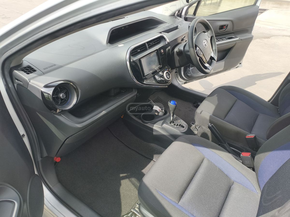 Toyota Aqua - фото 8