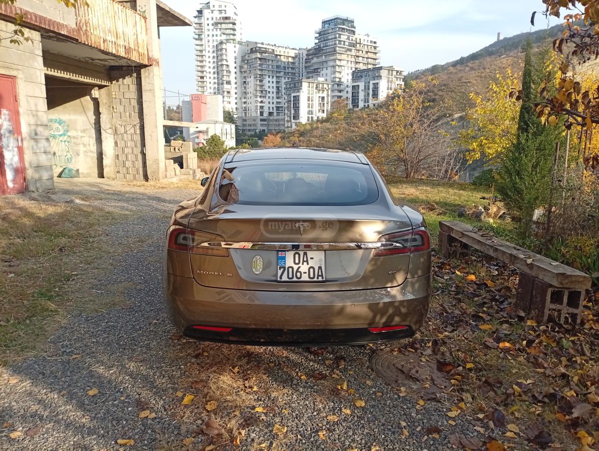 Tesla Model S - фото 4