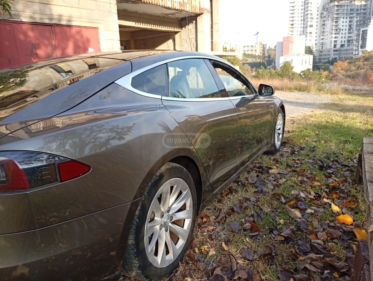 Tesla Model S - фото 5