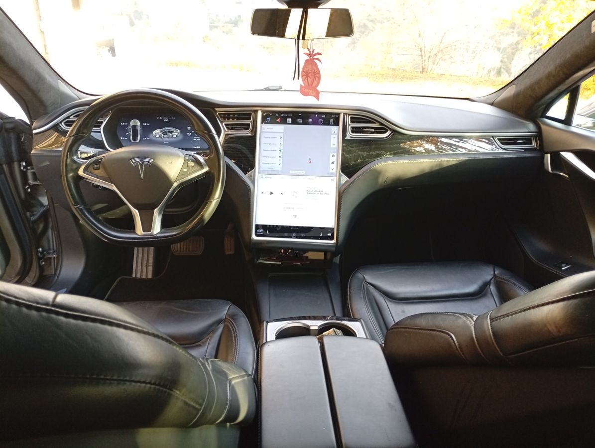 Tesla Model S - фото 7