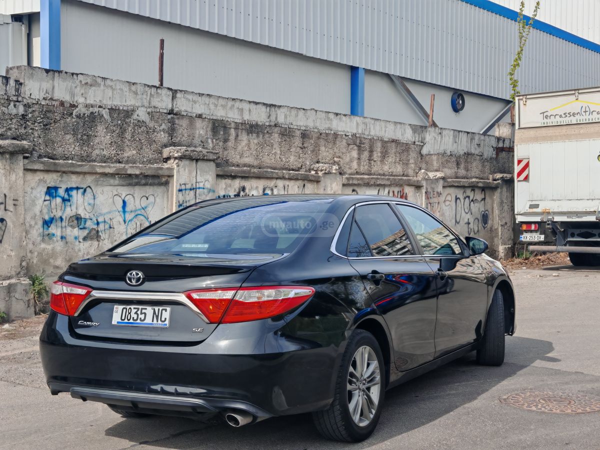 Toyota Camry - фото 2
