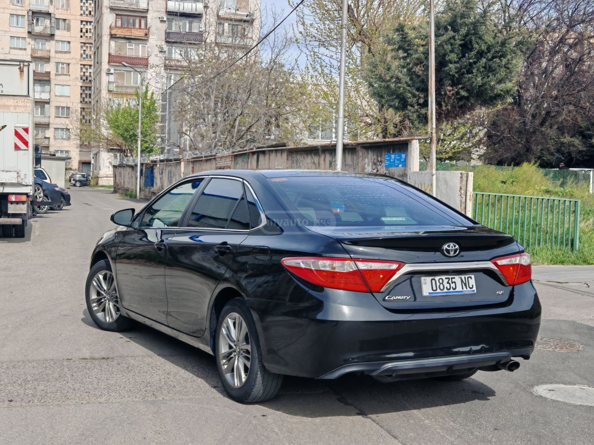 Toyota Camry - фото 3