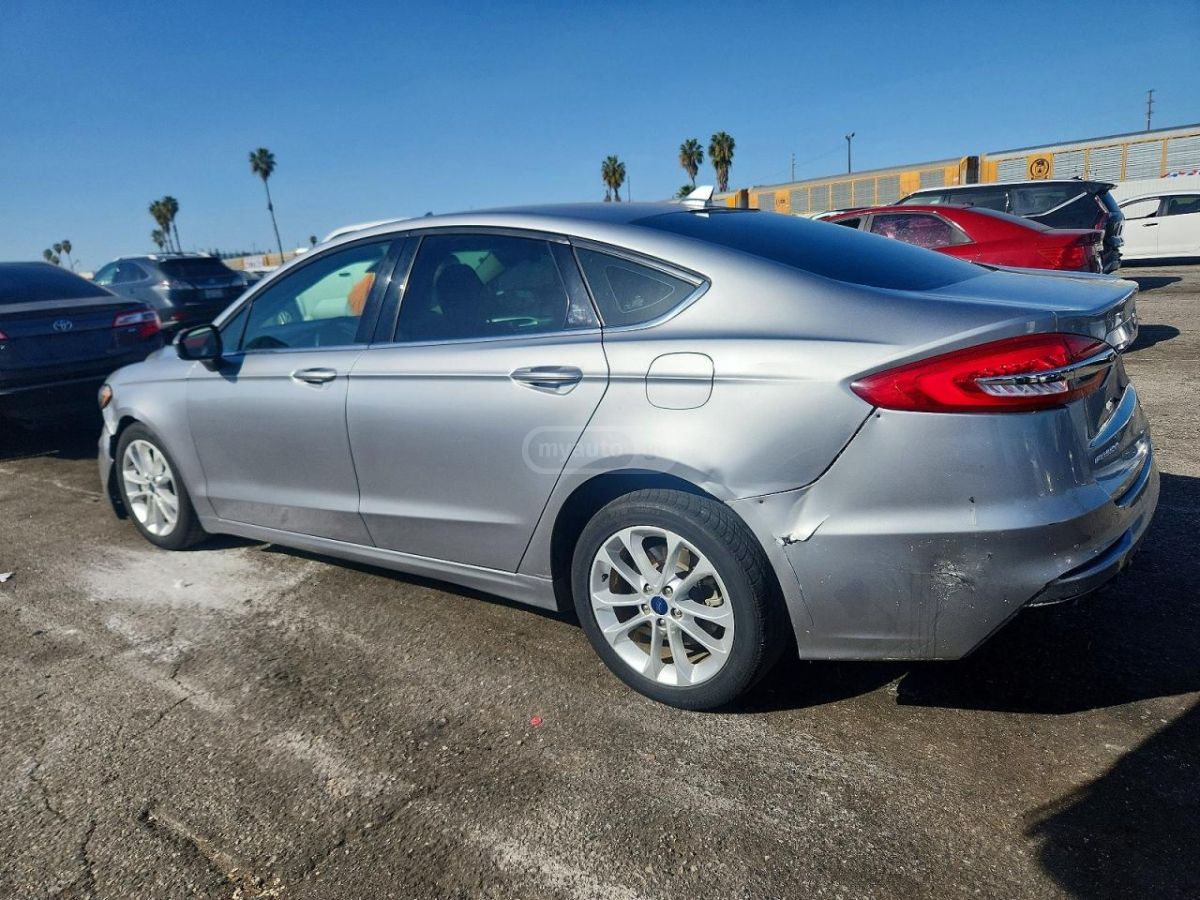 Ford Fusion - фото 2