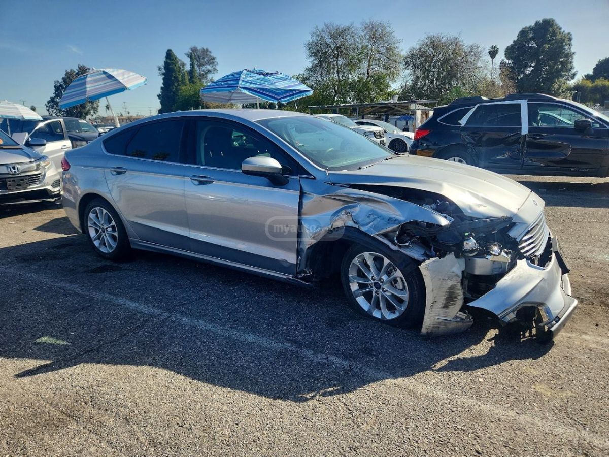 Ford Fusion - фото 4